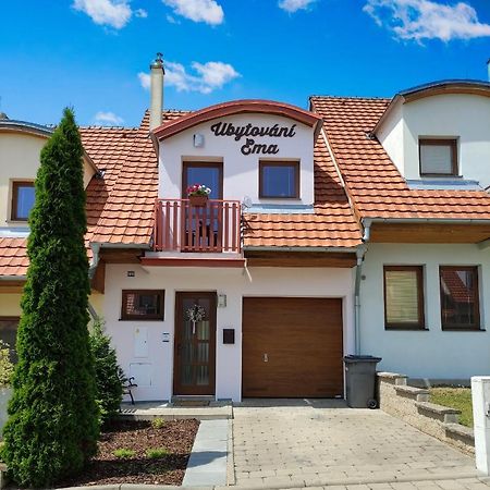 Ubytovani Ema Apartamento Valtice Exterior foto