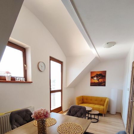 Ubytovani Ema Apartamento Valtice Exterior foto