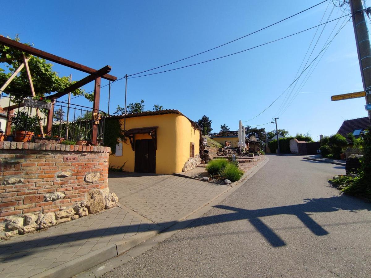 Ubytovani Ema Apartamento Valtice Exterior foto