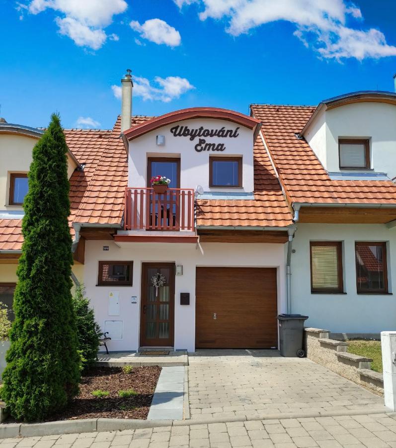 Ubytovani Ema Apartamento Valtice Exterior foto