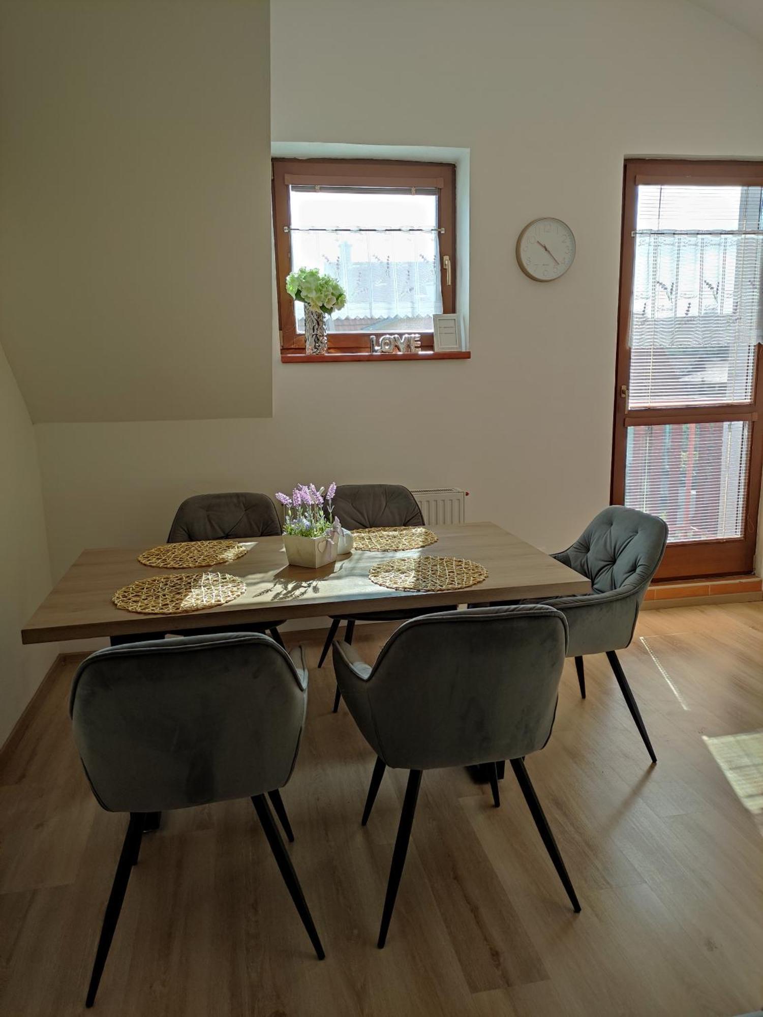 Ubytovani Ema Apartamento Valtice Exterior foto