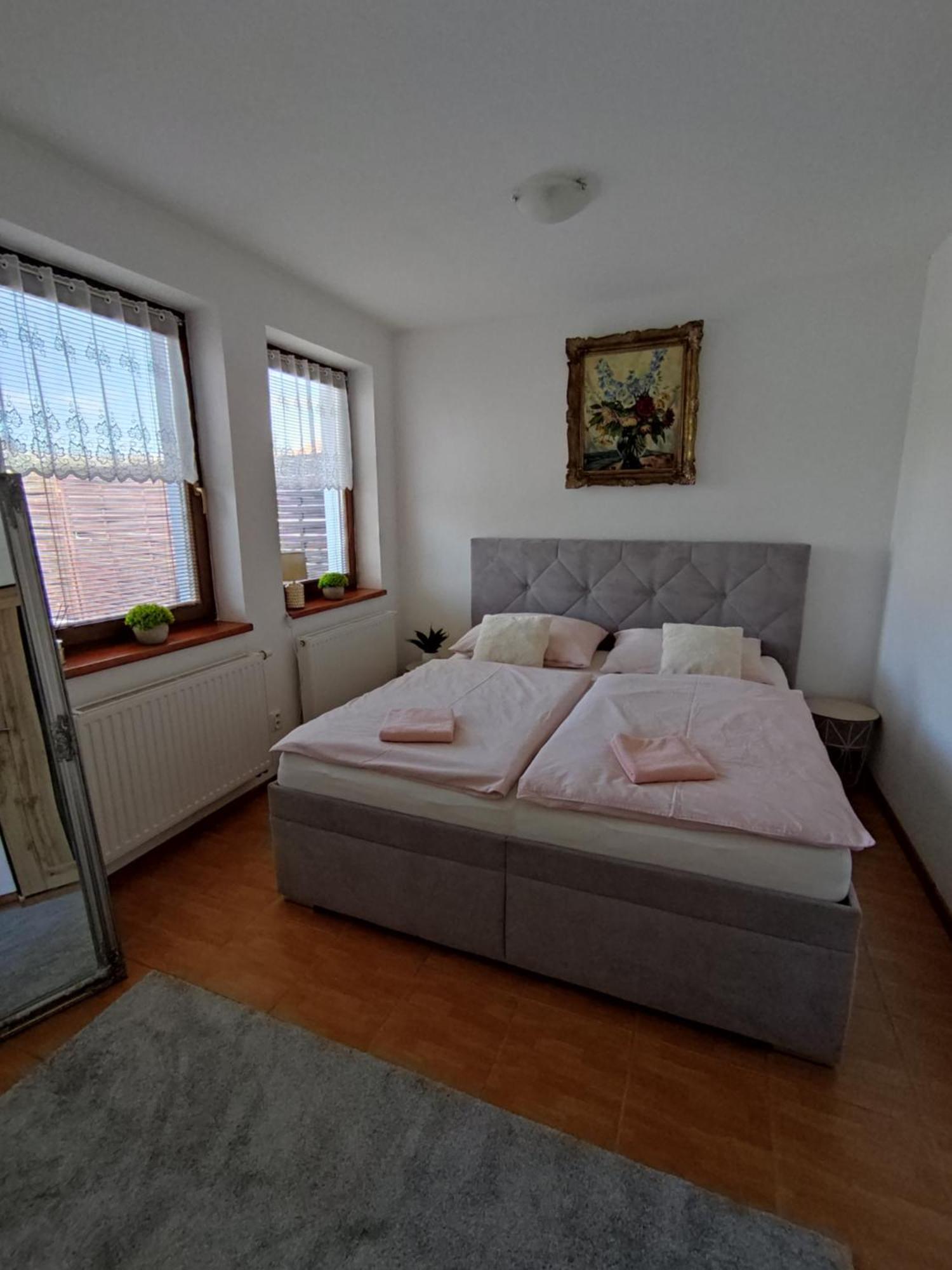 Ubytovani Ema Apartamento Valtice Exterior foto