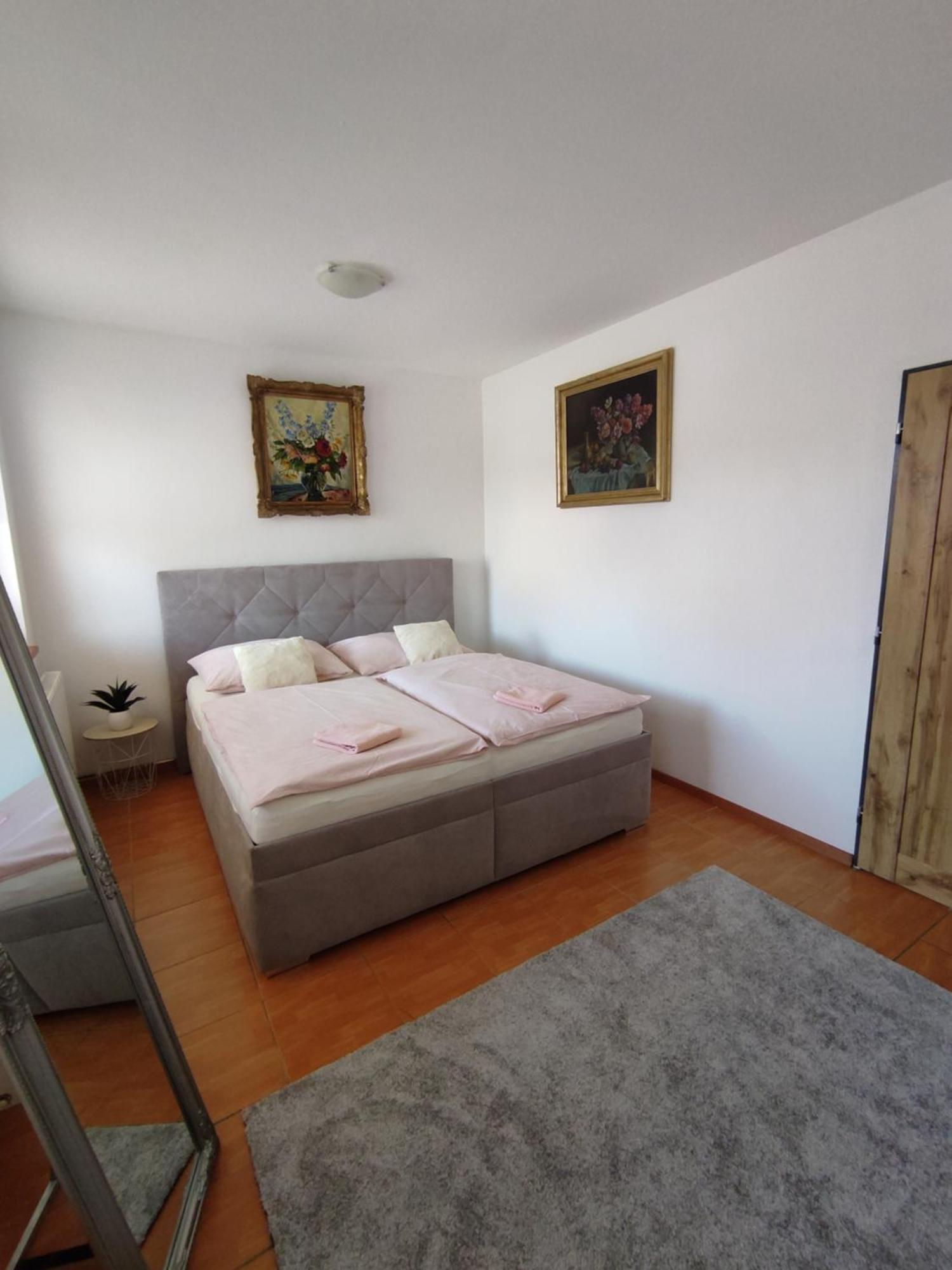Ubytovani Ema Apartamento Valtice Exterior foto